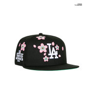 画像をギャラリービューアに読み込む, Takashi Murakami + MLB World Tour Tokyo Series 2025 New Era 59Fifty Dodgers Fitted Hat Black (10月上旬頃より順次発送)
